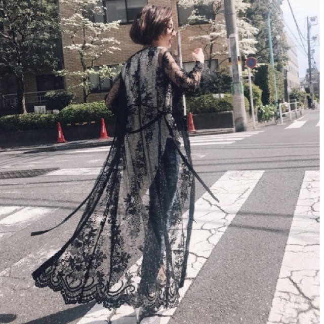 Ameri VINTAGE(アメリヴィンテージ)のAMERI vintage  MEDI LINDA LACE GOWN DRES レディースのトップス(カーディガン)の商品写真