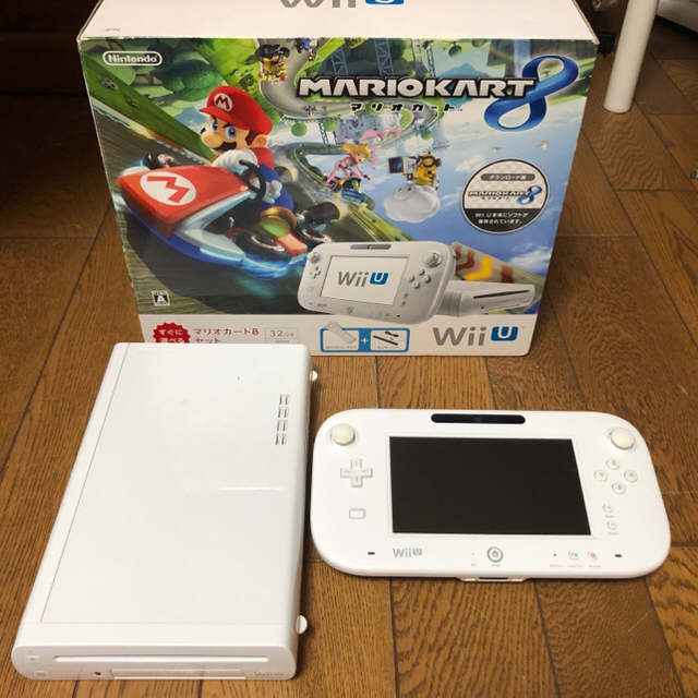 Wii U(ウィーユー)のWii U すぐに遊べる マリオカート8セット（シロ） エンタメ/ホビーのゲームソフト/ゲーム機本体(家庭用ゲーム機本体)の商品写真