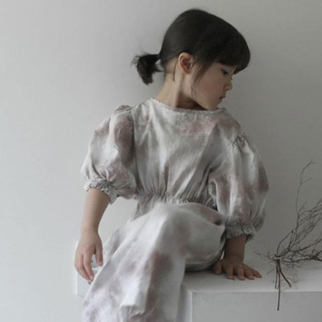 guno*キッズ*パフスリーブダイタイ柄ワンピース*XS*90 キッズ/ベビー/マタニティのキッズ服女の子用(90cm~)(ワンピース)の商品写真