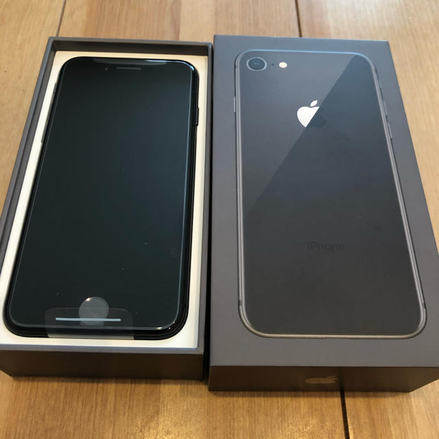 【希望者のみラッピング無料】 新品未使用 iPhone 8 スペースグレー 64 GB au