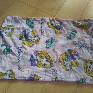 ディズニー(Disney)の枕カバー ラプンツェル 43×63(シーツ/カバー)