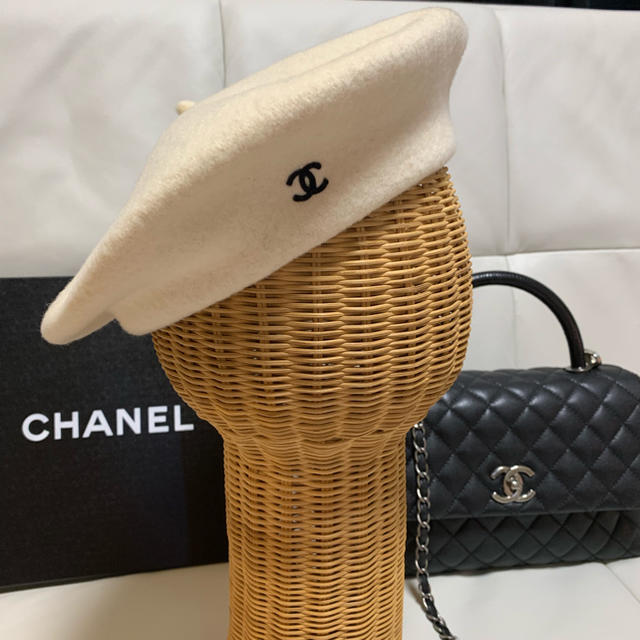 ハンチング/ベレー帽ほぼ新品！可愛い♡ CHANEL ベレー帽 アイボリー ココマーク