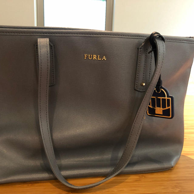 FURLA ショルダーバック(チャーム付き)