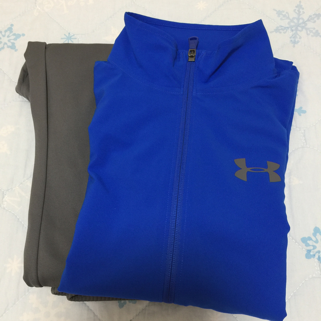 UNDER ARMOUR(アンダーアーマー)のゆきんこ様専用🌟青&白Tシャツ、ジャージセット、パンツ キッズ/ベビー/マタニティのキッズ服男の子用(90cm~)(Tシャツ/カットソー)の商品写真