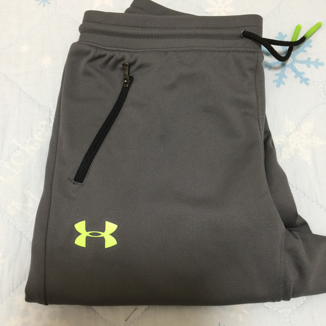 UNDER ARMOUR(アンダーアーマー)のゆきんこ様専用🌟青&白Tシャツ、ジャージセット、パンツ キッズ/ベビー/マタニティのキッズ服男の子用(90cm~)(Tシャツ/カットソー)の商品写真