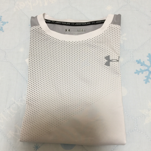 UNDER ARMOUR(アンダーアーマー)のゆきんこ様専用🌟青&白Tシャツ、ジャージセット、パンツ キッズ/ベビー/マタニティのキッズ服男の子用(90cm~)(Tシャツ/カットソー)の商品写真