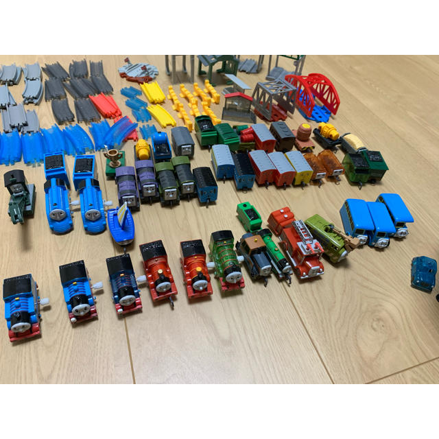 Takara Tomy 週末値下げ カプセルプラレールトーマス 車輌 レール多数の通販 By 新米パパ S Shop タカラトミーならラクマ