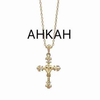 アーカー(AHKAH)の【AHKAH】ダイア ミニウリエルクロスネックレス K18(ネックレス)