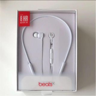 ビーツバイドクタードレ(Beats by Dr Dre)のbeats ワイヤレスイヤホン ホワイト Bluetooth(ヘッドフォン/イヤフォン)