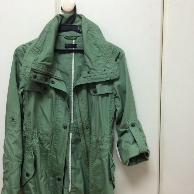 BENETTON(ベネトン)のBENETTONグリーンジャケット レディースのジャケット/アウター(トレンチコート)の商品写真