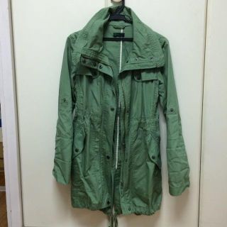 ベネトン(BENETTON)のBENETTONグリーンジャケット(トレンチコート)