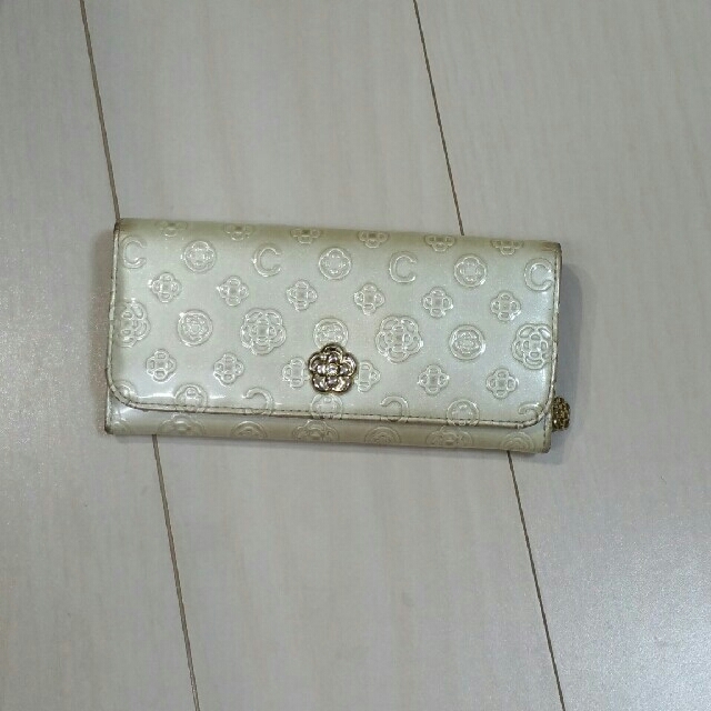 CLATHAS - クレイサスのアイボリー色長財布の通販 by ねこのゆき's shop|クレイサスならラクマ