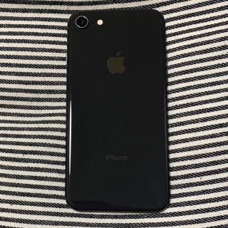 アップル(Apple)のiPhone8(ｽﾍﾟｰｽｸﾞﾚｰ )64GB (スマートフォン本体)