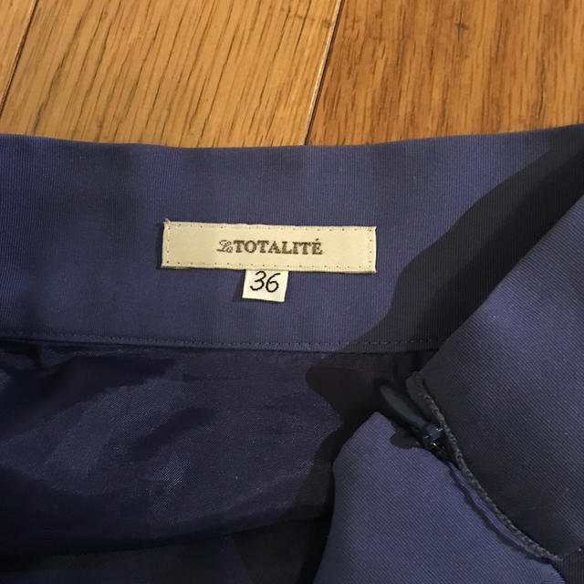 La TOTALITE(ラトータリテ)のla TOTALITE キレイな青のスカート レディースのスカート(ひざ丈スカート)の商品写真