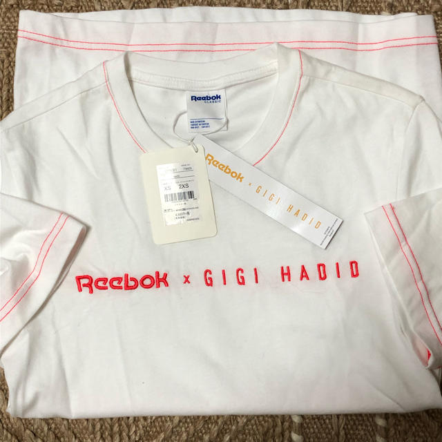 Reebok(リーボック)のリーボック【GIGIxREEBOK】ショートスリーブTシャツ レディースのトップス(Tシャツ(半袖/袖なし))の商品写真