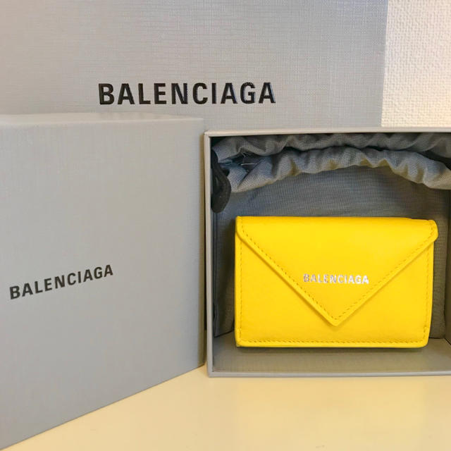 Balenciaga(バレンシアガ)のラスト1点！【新品】バレンシアガ ペーパーミニウォレット イエロー レディースのファッション小物(財布)の商品写真