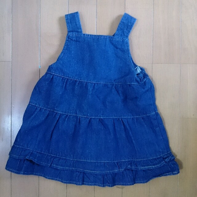 西松屋(ニシマツヤ)のデニムワンピース キッズ/ベビー/マタニティのキッズ服女の子用(90cm~)(ワンピース)の商品写真