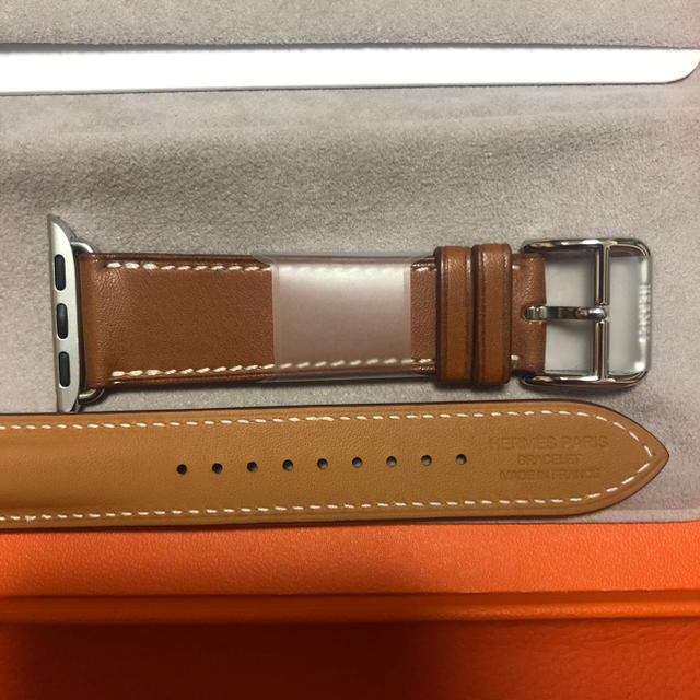 Hermes(エルメス)の新品未使用 HERMES Apple Watch ドゥブルトゥール エルメス メンズの時計(レザーベルト)の商品写真