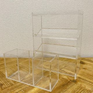 ムジルシリョウヒン(MUJI (無印良品))の【無印良品】アクリルボトルスタンド3段、重なるアクリル仕切付スタンド【MUJI】(ケース/ボックス)