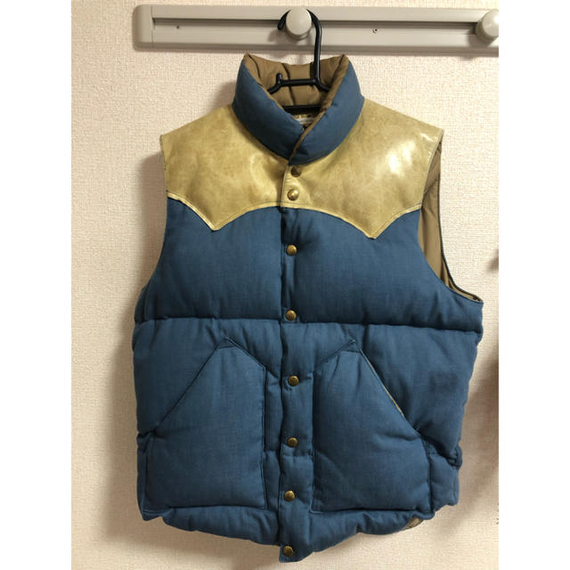 Rocky Mountain Featherbed(ロッキーマウンテンフェザーベッド)のロッキーマウンテン フェザーベット 38 メンズのジャケット/アウター(ダウンベスト)の商品写真