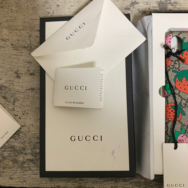 Gucci(グッチ)のグッチ スマホケース 正規品 スマホ/家電/カメラのスマホアクセサリー(iPhoneケース)の商品写真