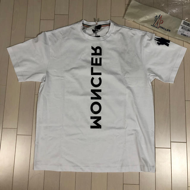 MONCLER(モンクレール)の【新品未使用】L モンクレール GRENOBLE Tシャツ メンズのトップス(Tシャツ/カットソー(半袖/袖なし))の商品写真