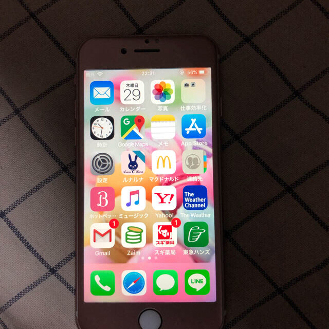 iPhone(アイフォーン)のiPhone７ロ-ズゴ-ルドau  休日再値引き中 スマホ/家電/カメラのスマートフォン/携帯電話(スマートフォン本体)の商品写真