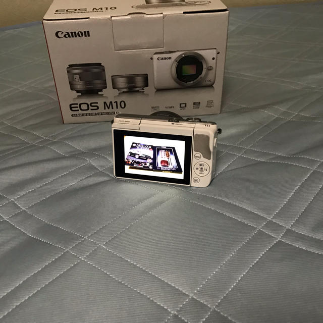 Canon ミラーレス一眼カメラ EOS M10 ダブルレンズキット(ホワイト)スマホ/家電/カメラ