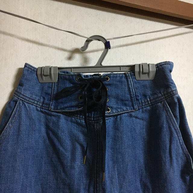 w closet(ダブルクローゼット)の編み上げデニムスカート レディースのスカート(ひざ丈スカート)の商品写真