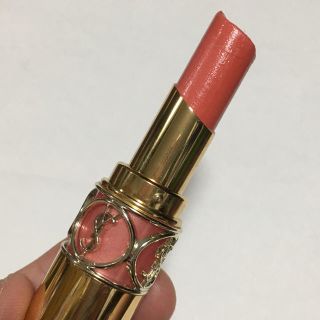 イヴサンローランボーテ(Yves Saint Laurent Beaute)のイヴサンローラン ルージュ ヴォリュプテ シャイン(口紅)