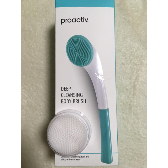 proactiv(プロアクティブ)の【新品未開封】プロアクティブ ボディブラシ・洗顔ブラシ２点セット スマホ/家電/カメラの美容/健康(フェイスケア/美顔器)の商品写真