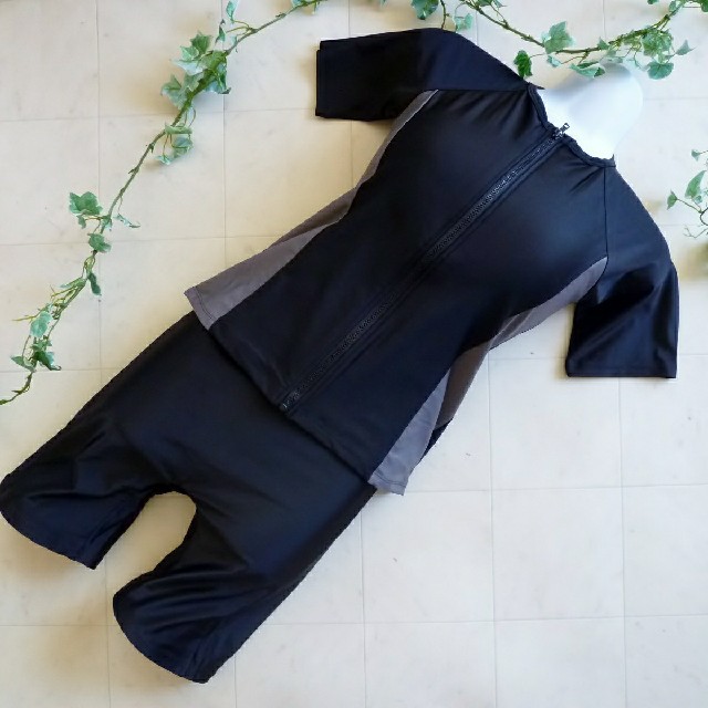 フィットネス水着⑥半袖《17LLサイズ》黒×グレー＊めくれ防止付き レディースの水着/浴衣(水着)の商品写真