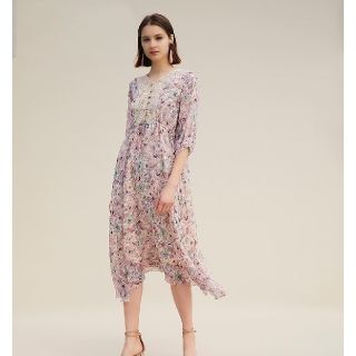 ジルスチュアート(JILLSTUART)のmoo様ご専用です　新品タグ付ジルスチュアート　カーラシルクフラワーワンピース(ロングワンピース/マキシワンピース)