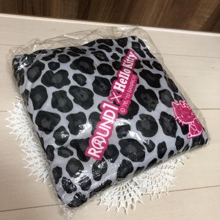 ハローキティ(ハローキティ)の【新品・未使用】ハローキティ×ROUND1❤︎ビーズクッション❤︎ブラック❤︎(クッション)