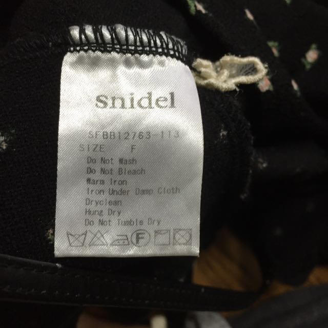 SNIDEL(スナイデル)のsnidel 小花プリントトップス♡ レディースのトップス(シャツ/ブラウス(半袖/袖なし))の商品写真