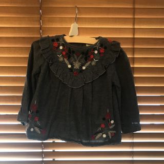 ザラキッズ(ZARA KIDS)のzara baby  フリル刺繍トップス サイズ86(シャツ/カットソー)