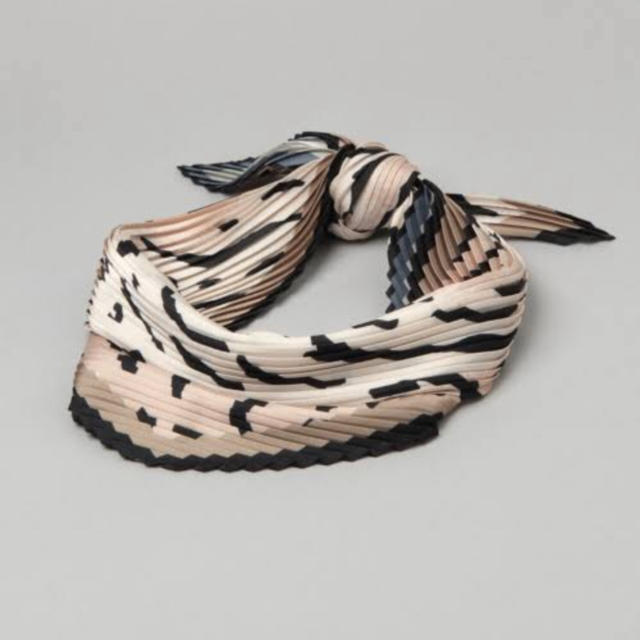 JEANASIS(ジーナシス)のジーナシス プリーツスカーフ レディースのファッション小物(バンダナ/スカーフ)の商品写真