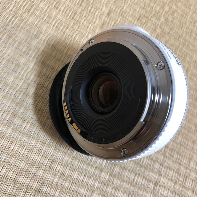 Canon(キヤノン)のcanon 40mm 単焦点レンズ ホワイト スマホ/家電/カメラのカメラ(レンズ(単焦点))の商品写真