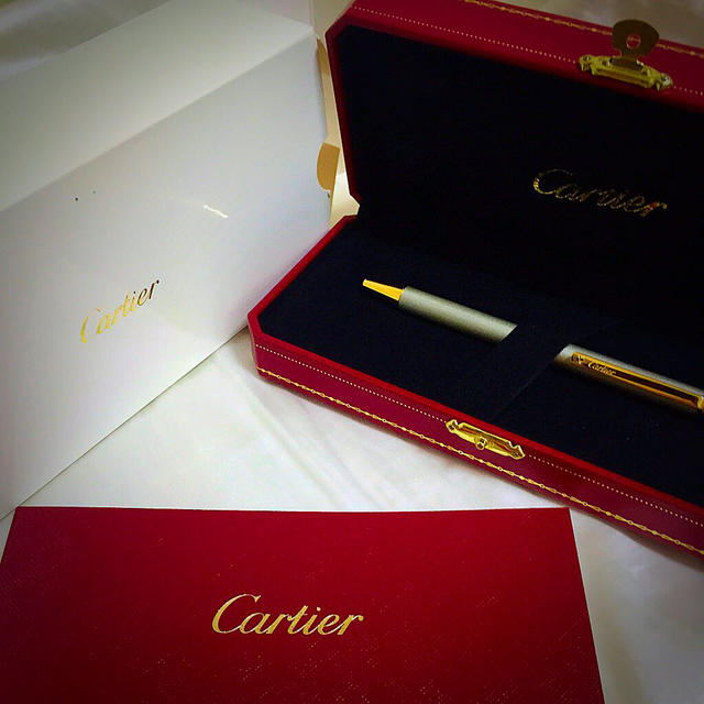 Cartier(カルティエ)のぢゅにあ様専用未使用カルティエボールペン インテリア/住まい/日用品の文房具(その他)の商品写真