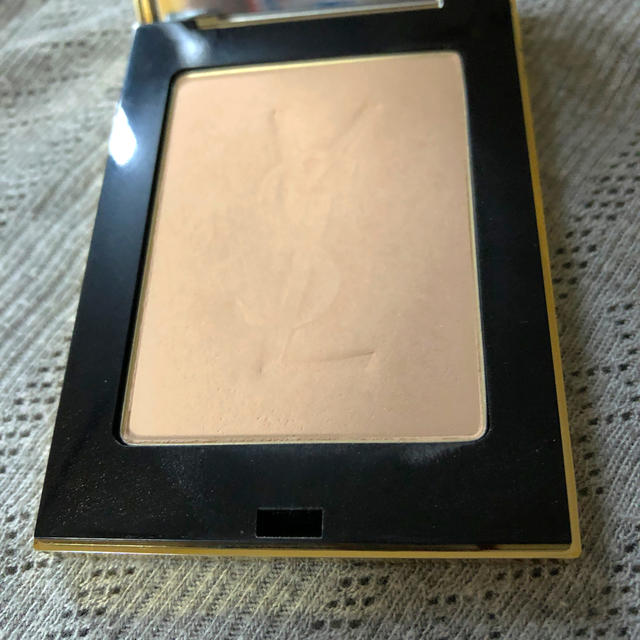 Yves Saint Laurent Beaute(イヴサンローランボーテ)の🧡 YSL サンローラン  ラディアント コンパクト パウダー No.3  コスメ/美容のベースメイク/化粧品(フェイスパウダー)の商品写真