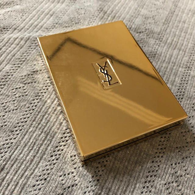 Yves Saint Laurent Beaute(イヴサンローランボーテ)の🧡 YSL サンローラン  ラディアント コンパクト パウダー No.3  コスメ/美容のベースメイク/化粧品(フェイスパウダー)の商品写真