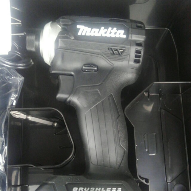 Makita(マキタ)の【マキタ】TD171D 18Vインパクトドライバー&急速充電器&純正ケース その他のその他(その他)の商品写真