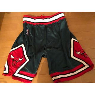 ミッチェルアンドネス(MITCHELL & NESS)のMITCHELL & NESS ミッチェルアンドネス シカゴ ブルズ バスパン(ショートパンツ)