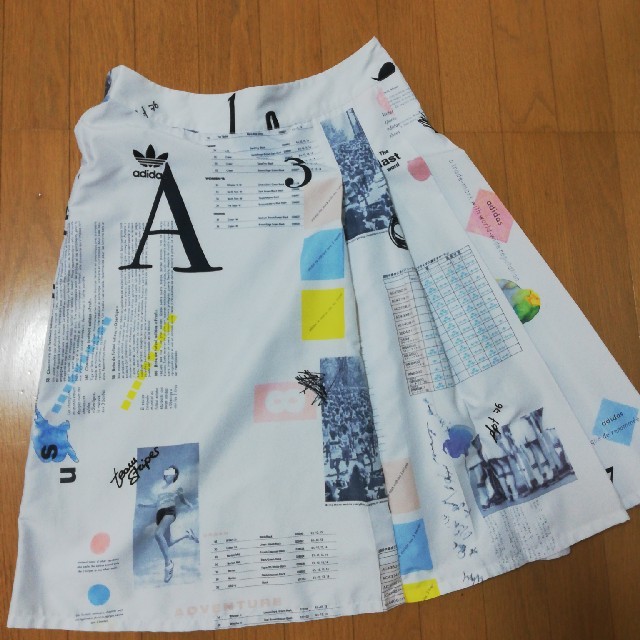 adidas(アディダス)のアディダス　オリジナルス　総柄プリーツスカート レディースのスカート(ひざ丈スカート)の商品写真
