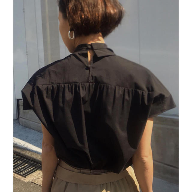 Ameri VINTAGE(アメリヴィンテージ)のAMERI  新品TUCK BORTIE BLOUSE  レディースのトップス(シャツ/ブラウス(半袖/袖なし))の商品写真