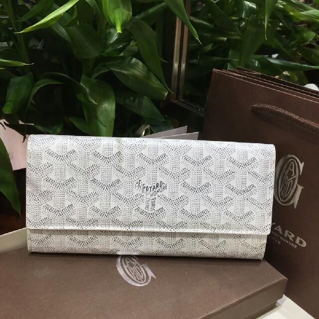 GOYARD - ゴヤール APMVARENNE フラップ長財布 ホワイト 小銭入れ付き 男女兼用の通販 by カツミ's shop｜ゴヤールならラクマ