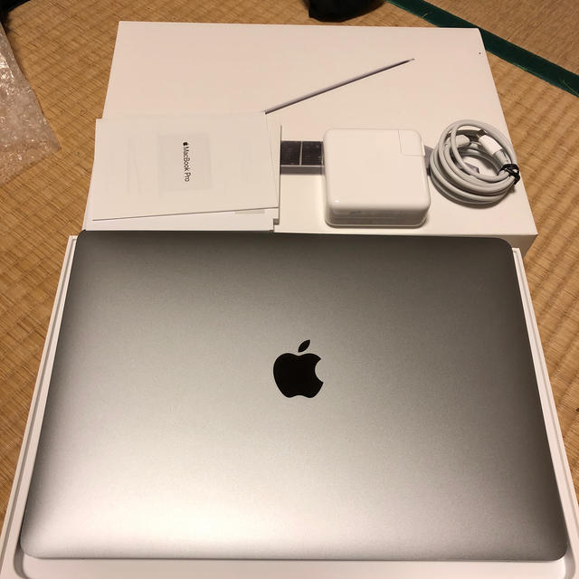 MacBook Pro 13inch 2018 i7/16GB/256GB