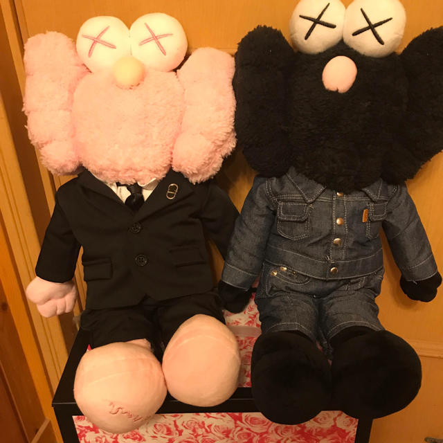 KAWS Dior BFF ピンク ブラック 2体セット