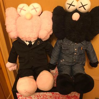 ディオール(Dior)のKAWS Dior BFF ピンク ブラック 2体セット(ぬいぐるみ)