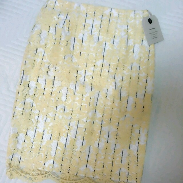 Million Carats(ミリオンカラッツ)の新品ミリオンカラッツ花柄ボーダースカート レディースのスカート(ひざ丈スカート)の商品写真